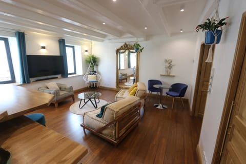 TV and multimedia, Living room, Dining area