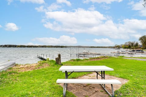 Twin Lakes Cottage Walk to Elizabeth Lake! House in Twin Lakes