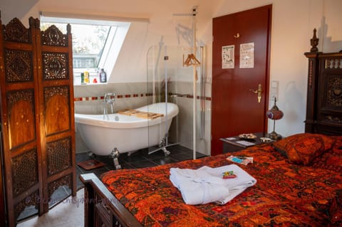 Bathroom, Photo of the whole room, Bedroom, Bath