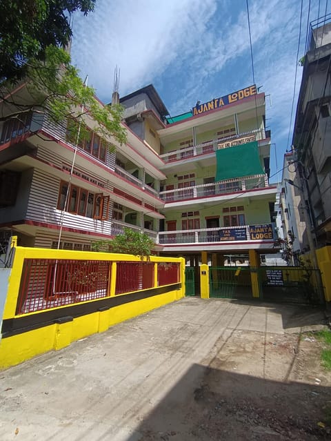 Property building, Day, Neighbourhood, View (from property/room), Street view, Parking