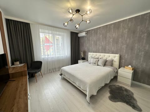 Seating area, Bedroom