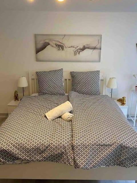 Bed, Photo of the whole room, Bedroom, towels