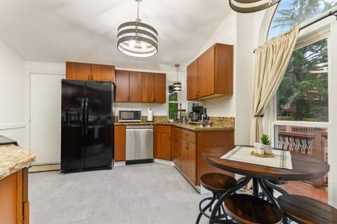 Tanner Basin Retreat House in West Linn