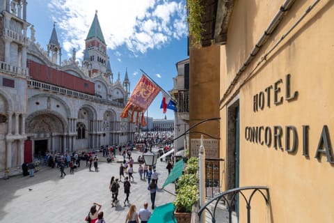Property building, Facade/entrance, Landmark view