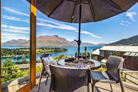 Day, Natural landscape, View (from property/room), Balcony/Terrace, Seating area, Dining area, Lake view, Mountain view