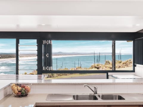 Kitchen or kitchenette, Sea view