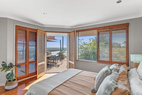 View (from property/room), Balcony/Terrace, Bedroom