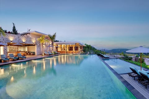 Property building, Day, Natural landscape, Mountain view, Pool view, Swimming pool, sunbed