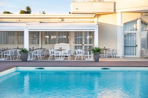 Lounge or bar, Swimming pool