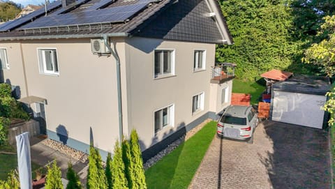 Property building, Balcony/Terrace, Parking