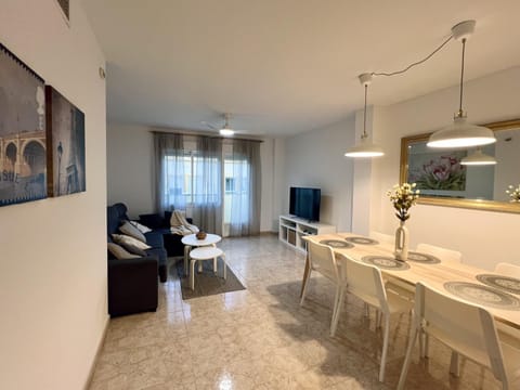 Living room, Photo of the whole room, Dining area