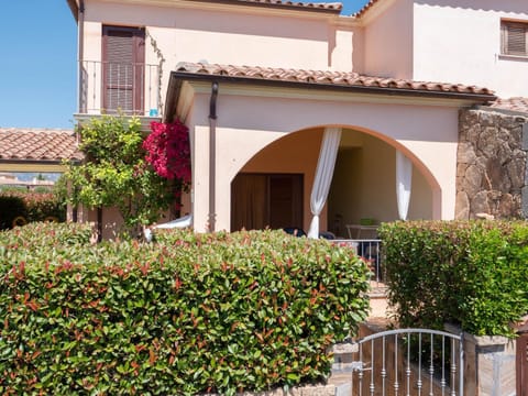 Property building, Patio, Facade/entrance