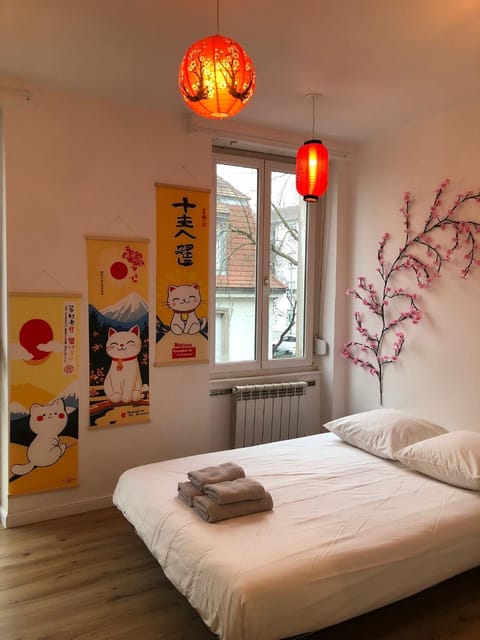 Bed, Bedroom, towels