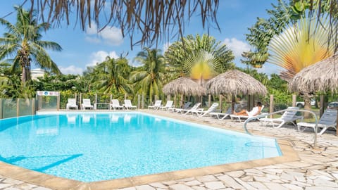 Swimming pool, sunbed