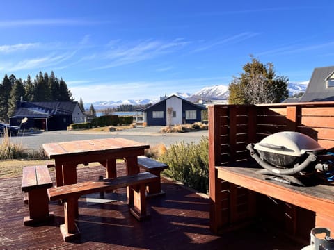 Patio, BBQ facilities, Dining area, Lake view, Mountain view