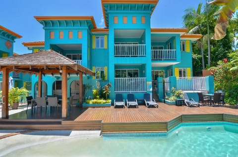 Property building, Swimming pool, Swimming pool