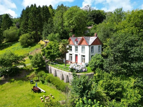 Property building, Spring, Natural landscape, Garden, Landmark view