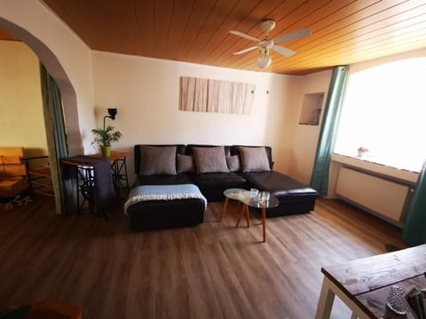 Mooi ruim appartement in antieke stadsboerderij Apartment in Vulkaneifel