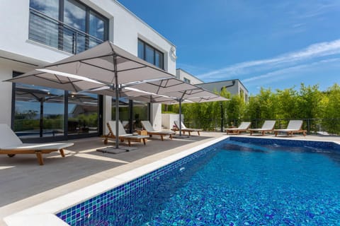 Property building, Swimming pool, Swimming pool