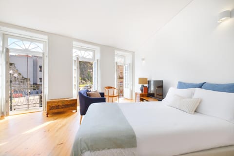 Bed, TV and multimedia, View (from property/room), Living room, Photo of the whole room, Seating area, Bedroom