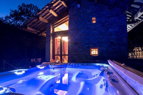 Hot Tub, Swimming pool