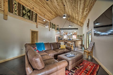 Family Home with Fire Pit and Grill about 1 Mi to Slopes! House in Angel Fire