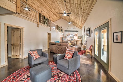 Family Home with Fire Pit and Grill about 1 Mi to Slopes! House in Angel Fire