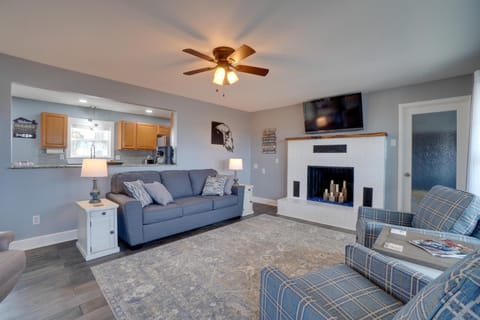 Table Rock Lake Home - Fire Pit and Lake Views! House in Table Rock Lake