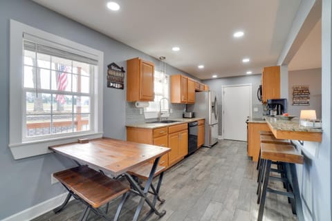 Table Rock Lake Home - Fire Pit and Lake Views! House in Table Rock Lake