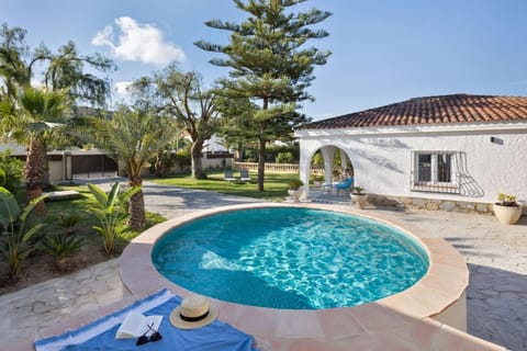 Property building, Off site, Garden, Swimming pool