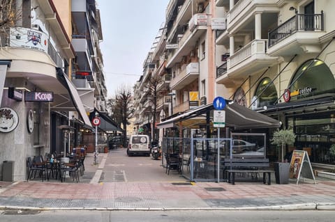 Neighbourhood, Street view