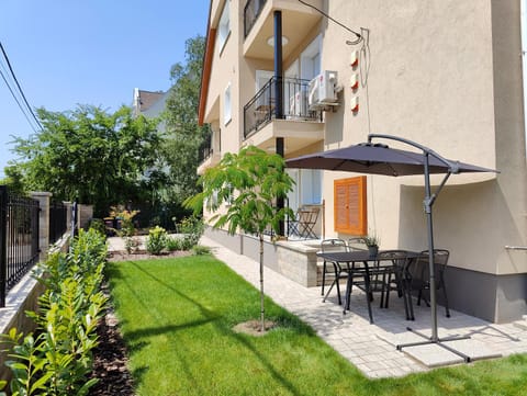 Patio, Garden