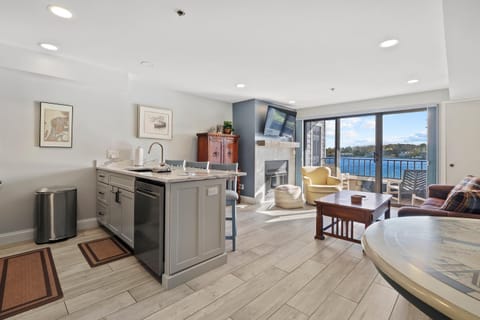 233 Edgewater Inn House in Charlevoix