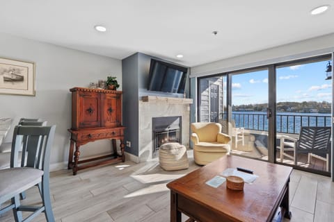 233 Edgewater Inn House in Charlevoix