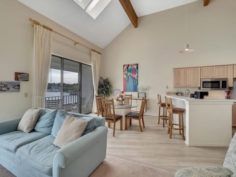 341 Edgewater Inn House in Charlevoix