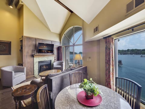 354 Edgewater Inn House in Charlevoix