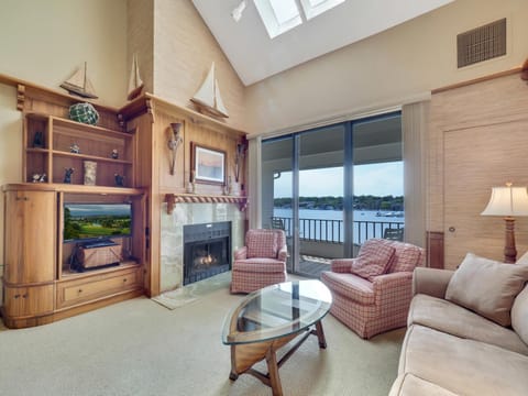 355 Edgewater Inn House in Charlevoix