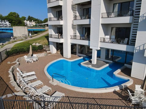 357 Edgewater Inn House in Charlevoix