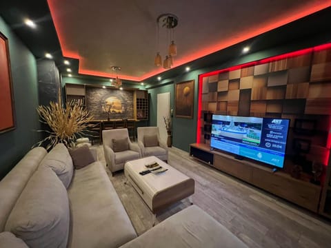 Communal lounge/ TV room, TV and multimedia, Living room, Evening entertainment