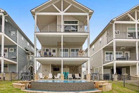 Property building, Spring, Day, Swimming pool