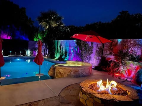 Night, Natural landscape, Hot Spring Bath, Hot Tub, View (from property/room), Garden view, Mountain view, Pool view, Swimming pool, flat iron