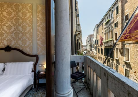 Property building, Bed, Day, View (from property/room), Balcony/Terrace, Photo of the whole room, Bedroom, City view