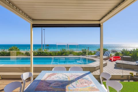 View (from property/room), Balcony/Terrace, Pool view, Sea view, Swimming pool, sunbed