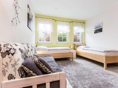 Bed, Photo of the whole room, Seating area, Bedroom