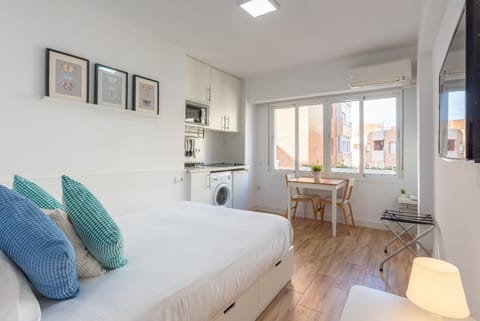 Bed, Seating area, Dining area, Bedroom