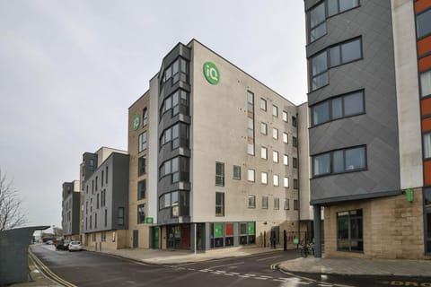Property building, Neighbourhood