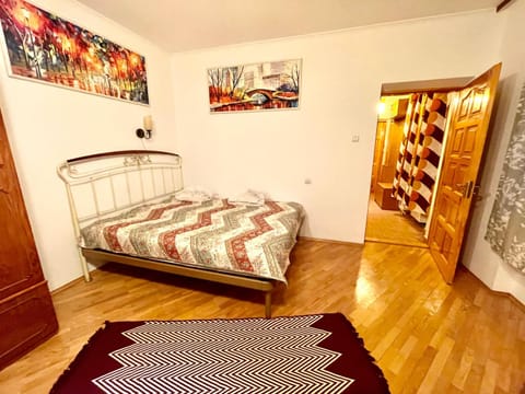 Bed, Photo of the whole room, Seating area, Bedroom