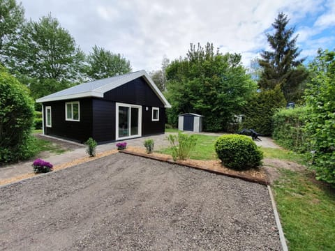 Property building, Facade/entrance, Garden