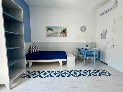 Photo of the whole room, Dining area, air conditioner