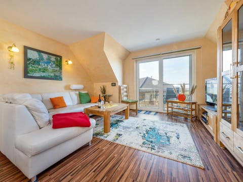 Photo of the whole room, Seating area